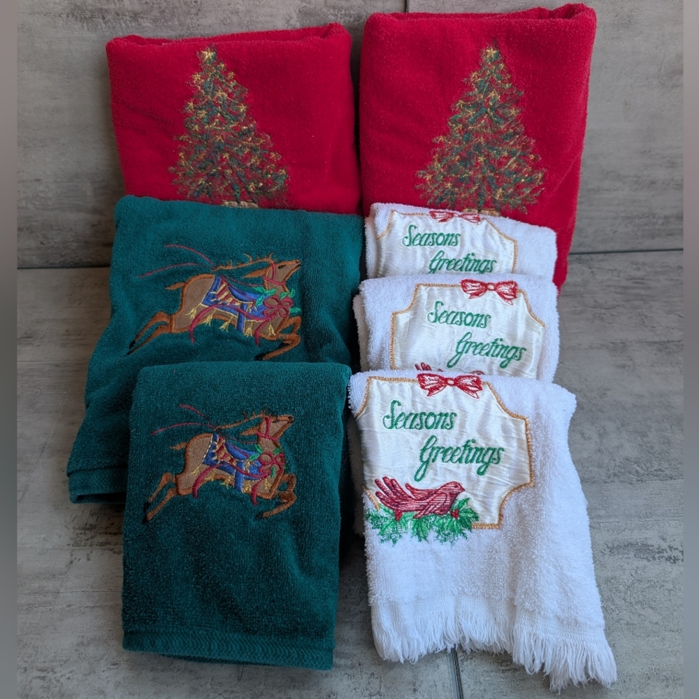 Set of Vintage Embroidered Christmas Towels Hand Towels Kitchen Towels Red Green